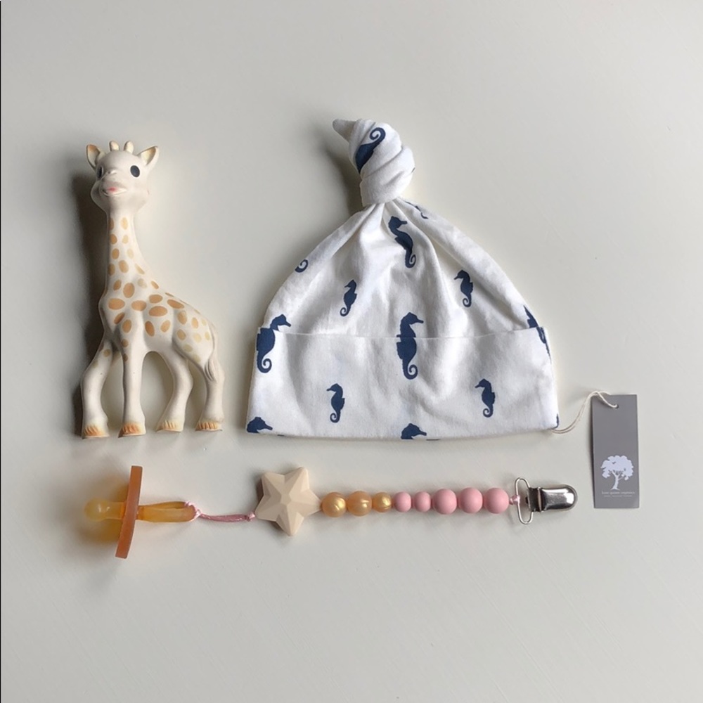 Kate Quinn | White & Navy Seahorse Beanie | 3-6M
